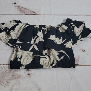 𝅺WOMENS Flowy Floral BoHo Cropped Black and Off White Off the Shoulder Shirt